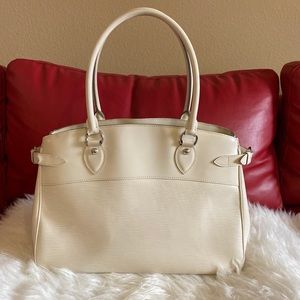 SALE!LOUIS VUITTON Passy EPI GM Ivoire Satchel